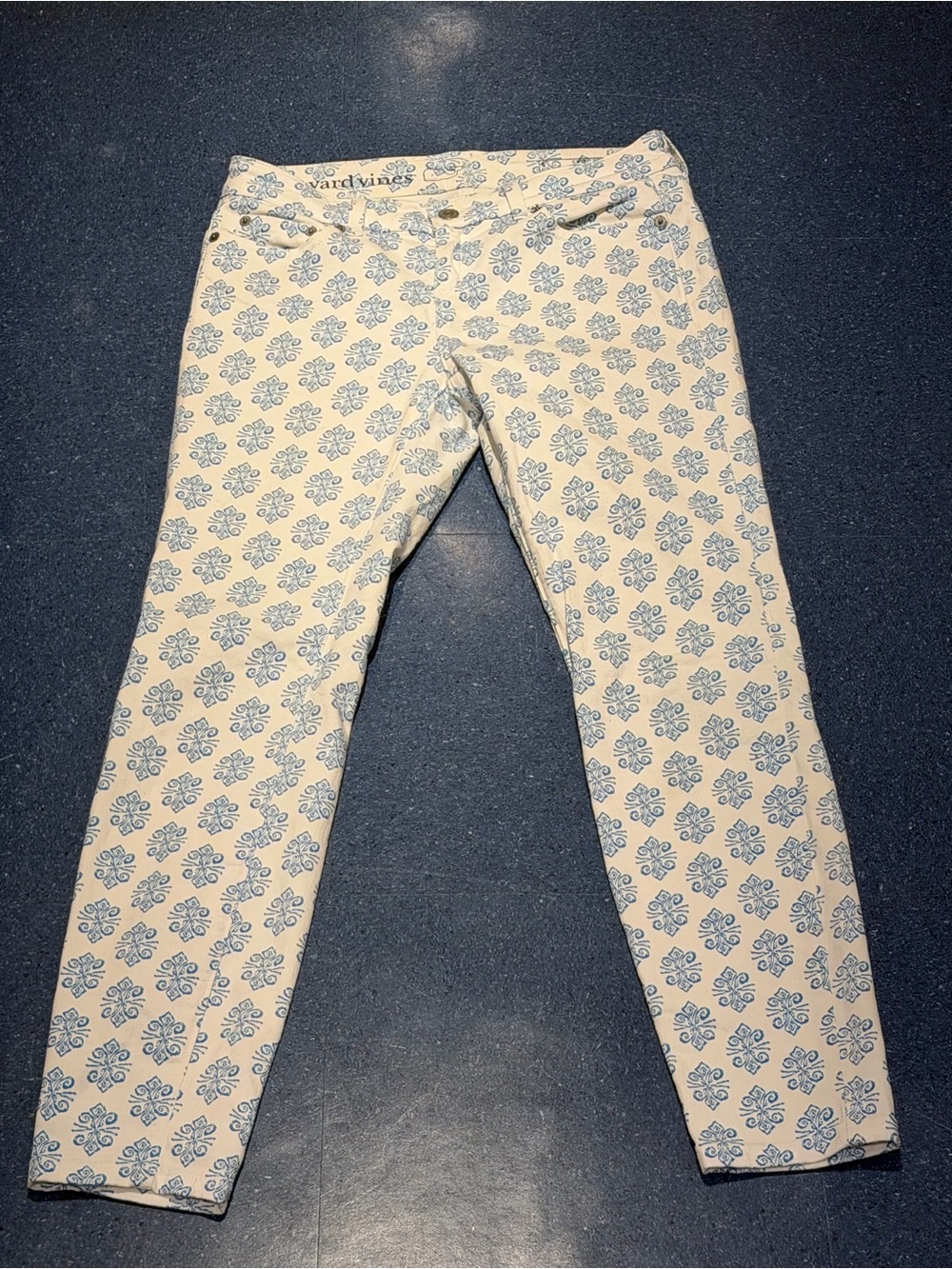 Vineyard Vines Block Print Jeans (white and blue, size 4)
